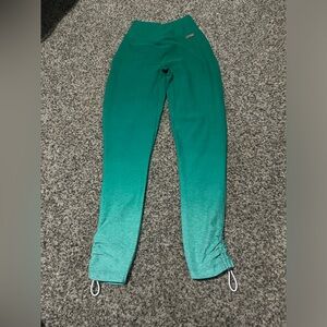 NWOT Bombshell Toggle Leggings